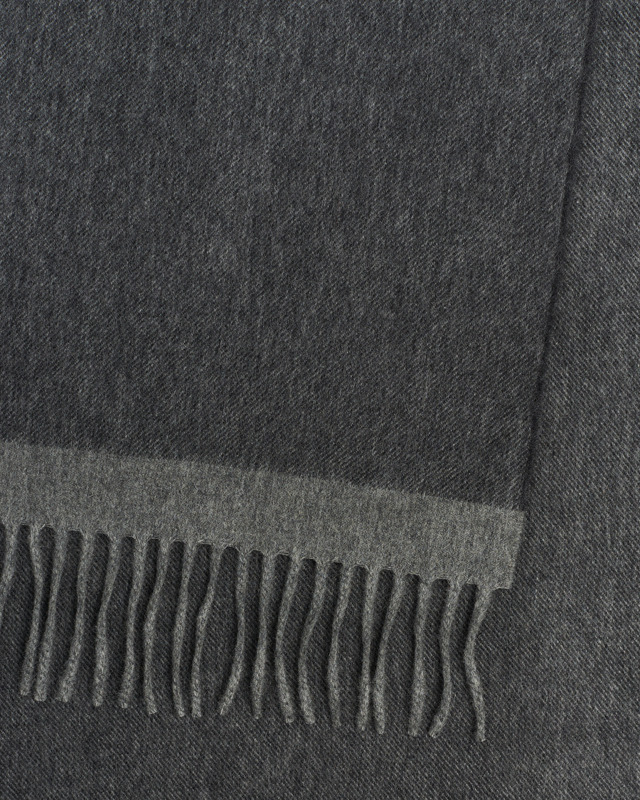 Herr | Begg & Co Solid Board Wool/Cashmere Scarf Flannel Charcoal | Begg & Co | Solid Board Wool/Cashmere Scarf Flannel Charcoal