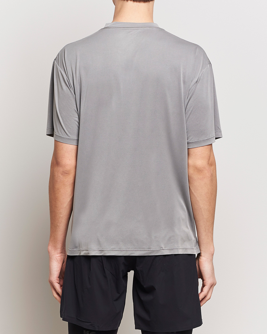 Herr | T-Shirts | Satisfy | AuraLite T-Shirt Mineral Fossil