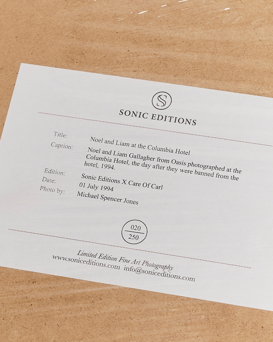 Herr | Tavlor | Sonic Editions | Framed Noel & Liam At The Hotel