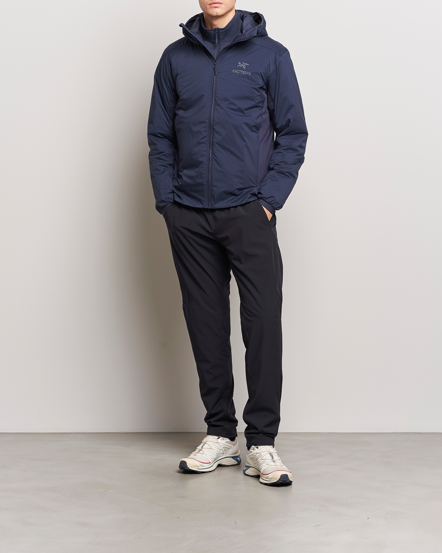 Herr | Jackor | Arc'teryx | Atom Hooded Jacket Black Sapphire