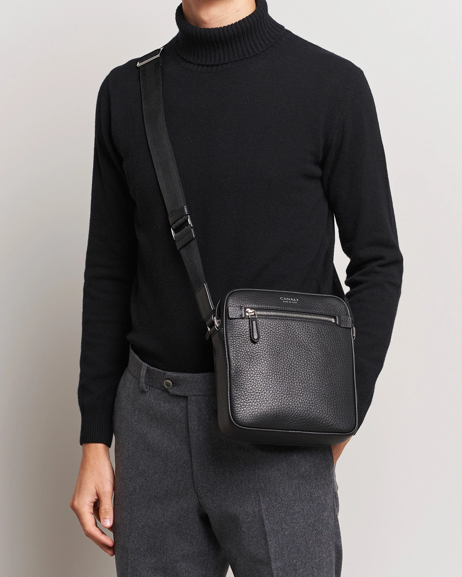 Herr | Italian Department | Canali | Grain Leather Shoulder Bag Black