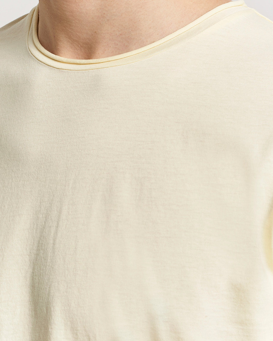 Herr | T-Shirts | Filippa K | Roll Neck Crew Neck T-Shirt Soft Yellow