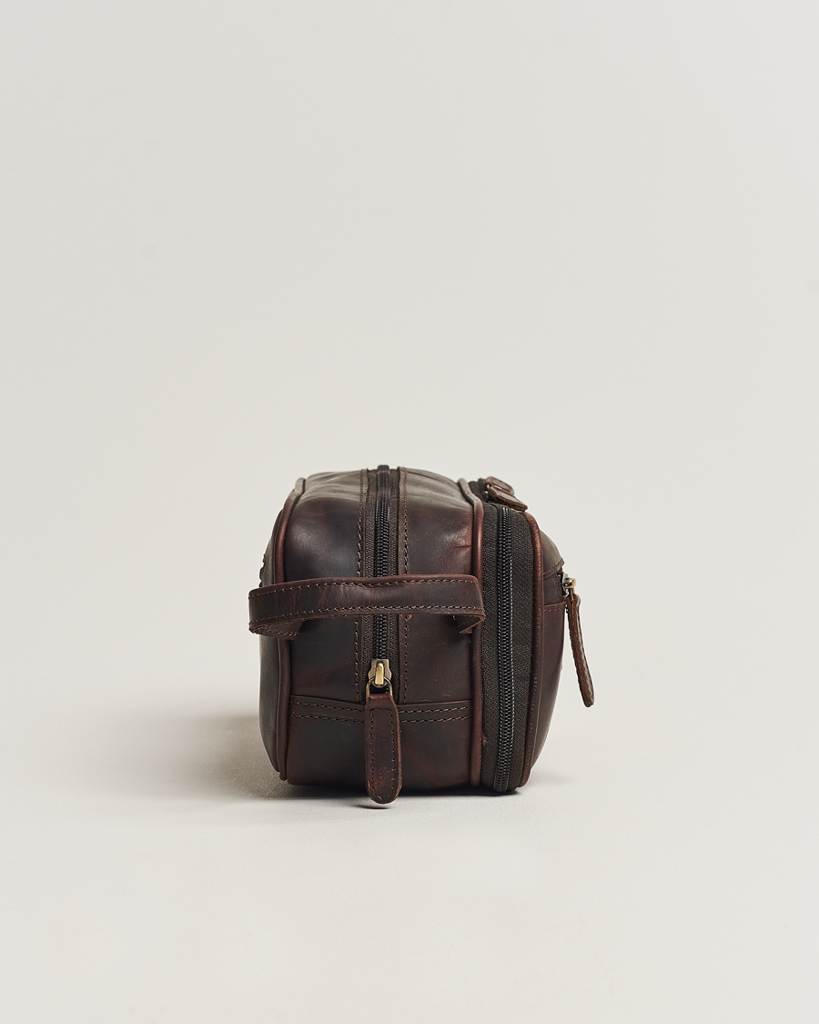 Herr | Loake 1880 Dartmouth Leather Washbag Dark Brown | Loake 1880 | Dartmouth Leather Washbag Dark Brown