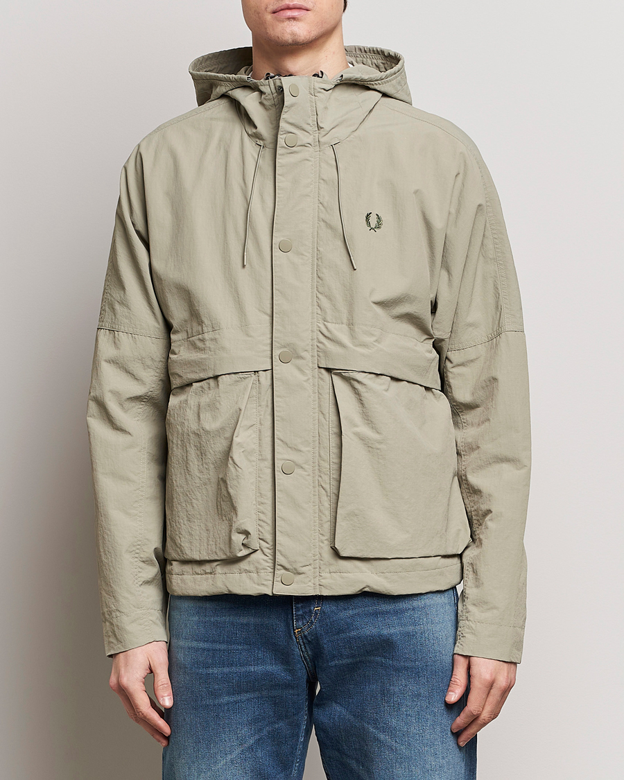 Herr | Best of British | Fred Perry | Cropped Ripstop Hooded Jacket Warm Grey