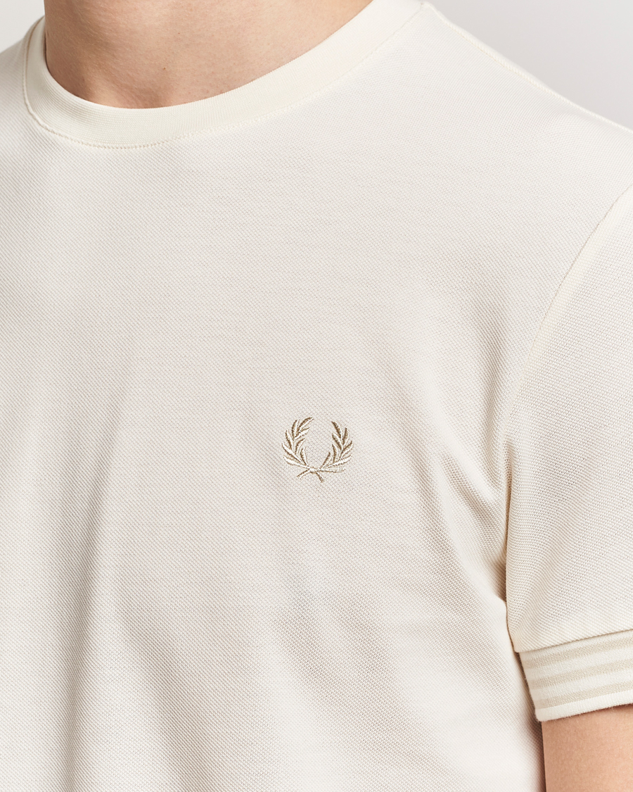 Herr | T-Shirts | Fred Perry | Striped Cuff Crew Neck T-Shirt Ecru