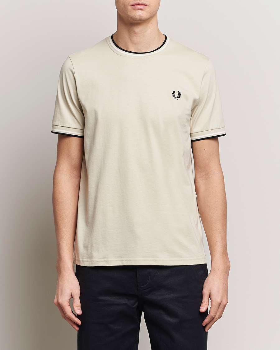 Herr | Kortärmade t-shirts | Fred Perry | Twin Tipped T-Shirt Oatmeal