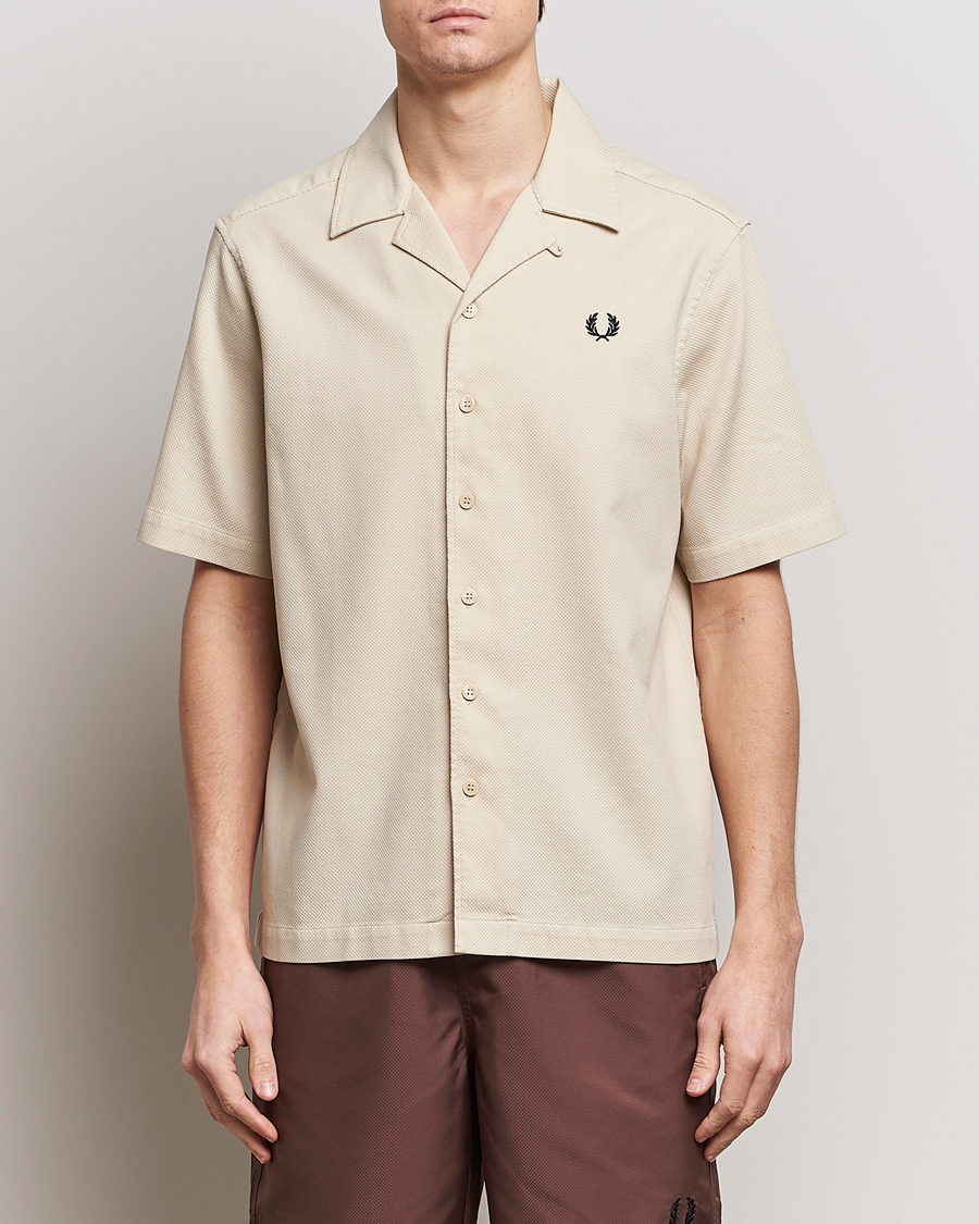 Herr | Best of British | Fred Perry | Pique Textured Short Sleeve Shirt Oatmeal