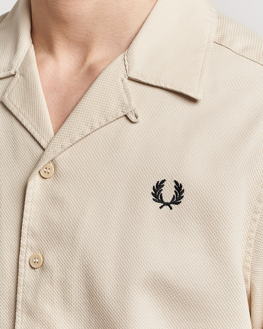 Herr | Skjortor | Fred Perry | Pique Textured Short Sleeve Shirt Oatmeal