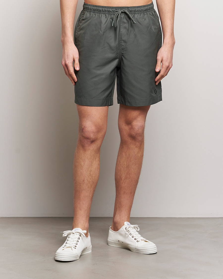 Herr | Badbyxor | Fred Perry | Classic Swimshorts Field Green