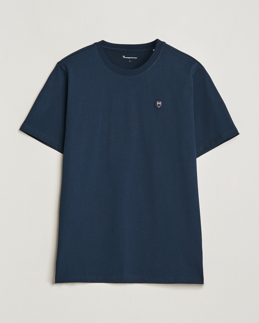 Herr | T-Shirts | KnowledgeCotton Apparel | Loke Badge T-Shirt Total Eclipse