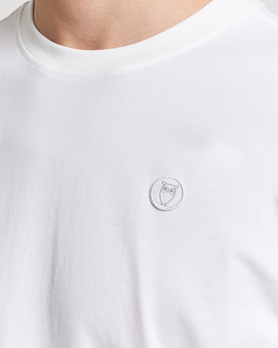 Herr | T-Shirts | KnowledgeCotton Apparel | Loke Badge T-Shirt Bright White