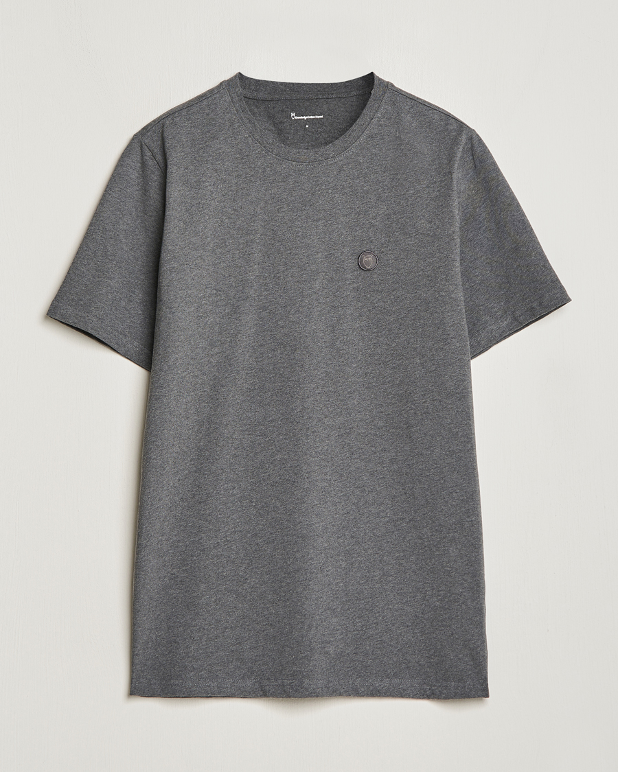 Herr | T-Shirts | KnowledgeCotton Apparel | Loke Badge T-Shirt Dark Grey Melange