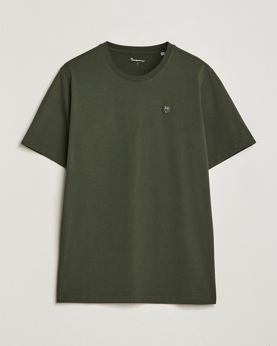 Herr | T-Shirts | KnowledgeCotton Apparel | Loke Badge T-Shirt Forest Night