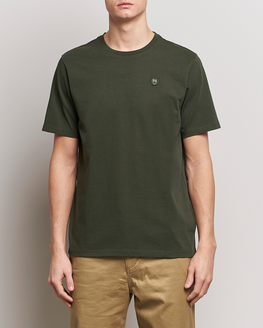 Herre | KnowledgeCotton Apparel | KnowledgeCotton Apparel | Loke Badge T-Shirt Forest Night