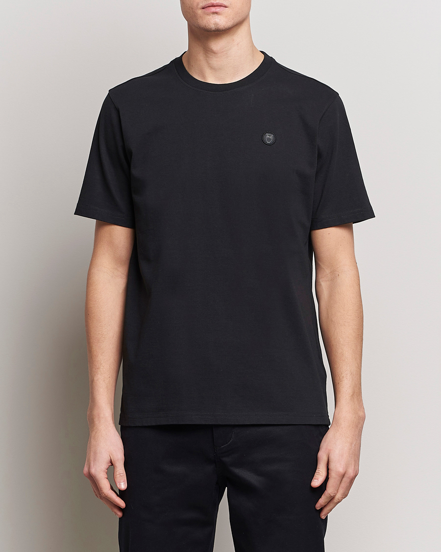 Herr | KnowledgeCotton Apparel | KnowledgeCotton Apparel | Loke Badge T-Shirt Jet Black