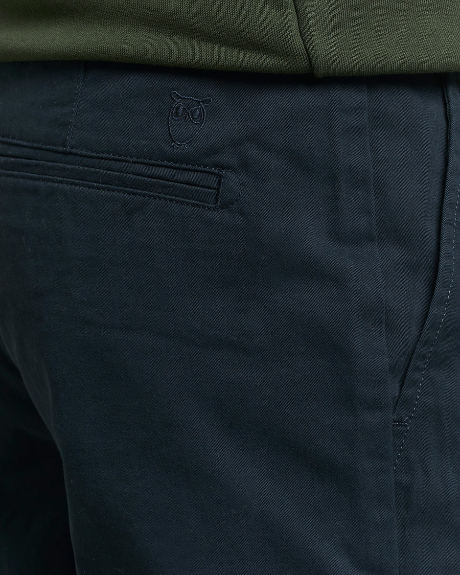 Herr | Byxor | KnowledgeCotton Apparel | Chuck Regular Cotton Twill Chino Total Eclipse