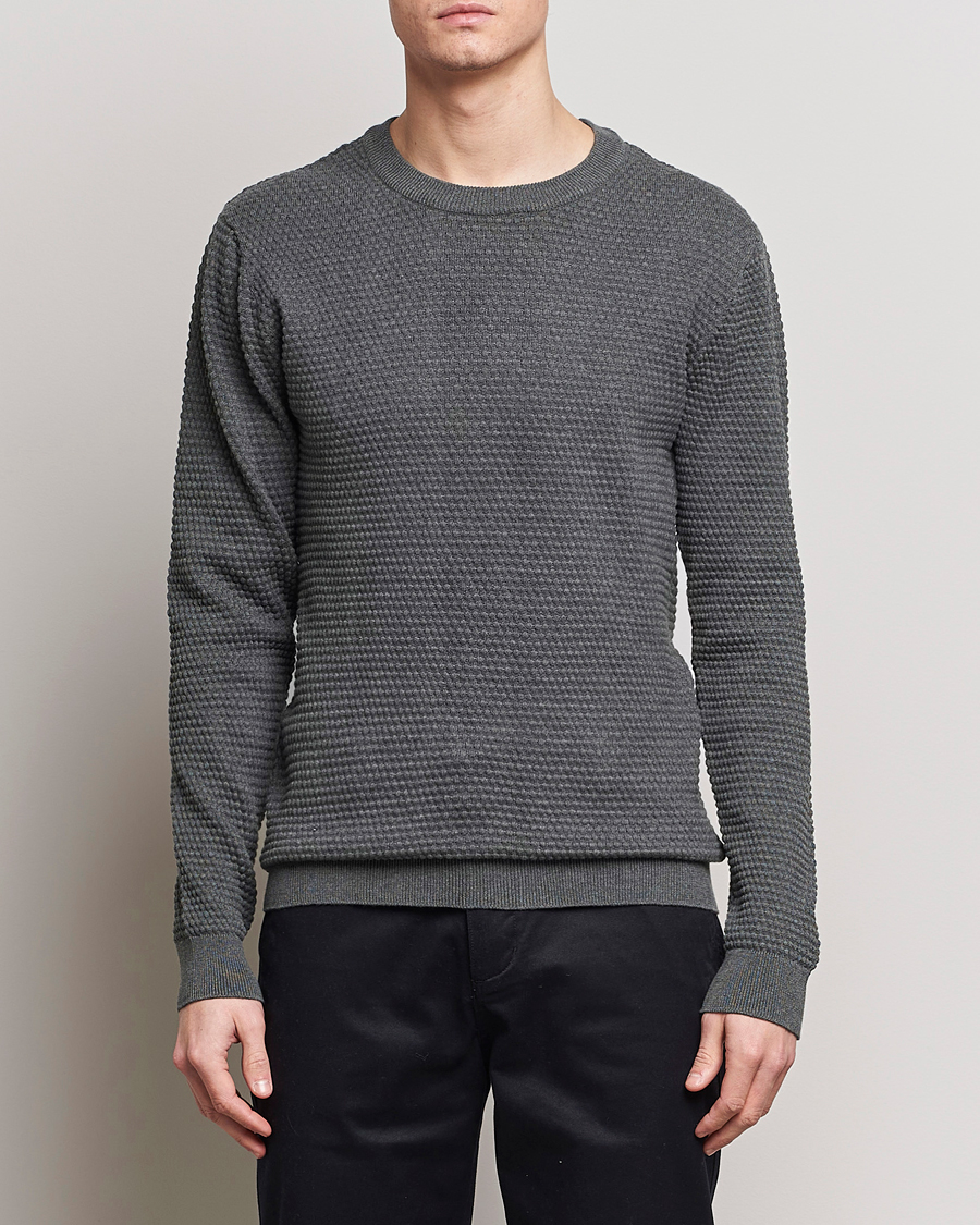 Herr | Tröjor | KnowledgeCotton Apparel | Vagn Bubble Knit Cotton Crew Neck Dark Grey Melange