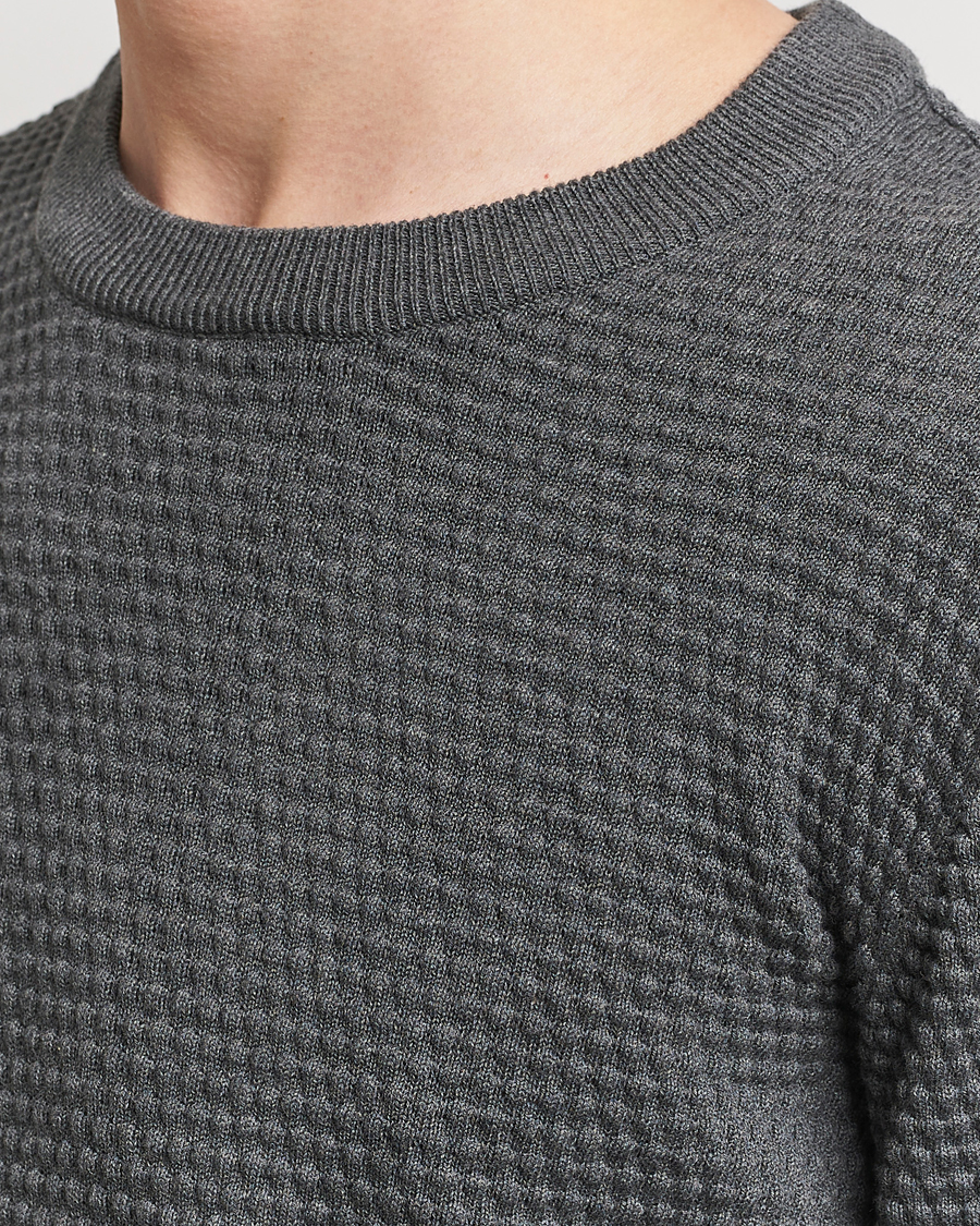 Herr | Tröjor | KnowledgeCotton Apparel | Vagn Bubble Knit Cotton Crew Neck Dark Grey Melange