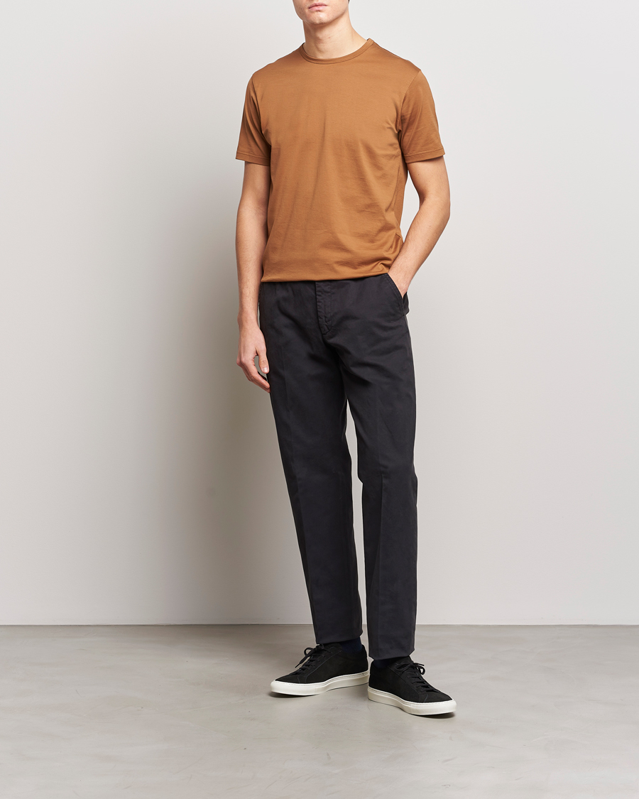 Herr | T-Shirts | Sunspel | Crew Neck Cotton Tee Dark Camel