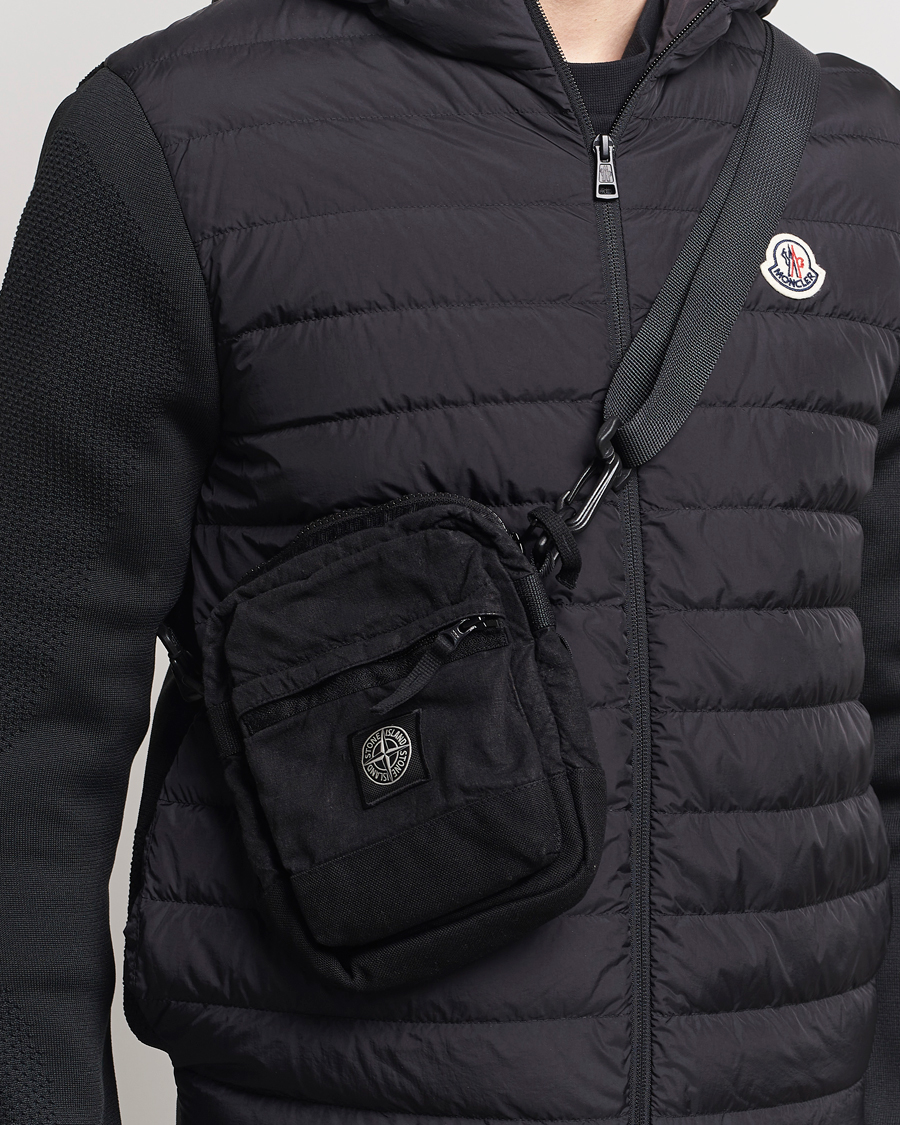 Herr | Stone Island Small Linen/Nylon Shoulder Bag Black | Stone Island | Small Linen/Nylon Shoulder Bag Black
