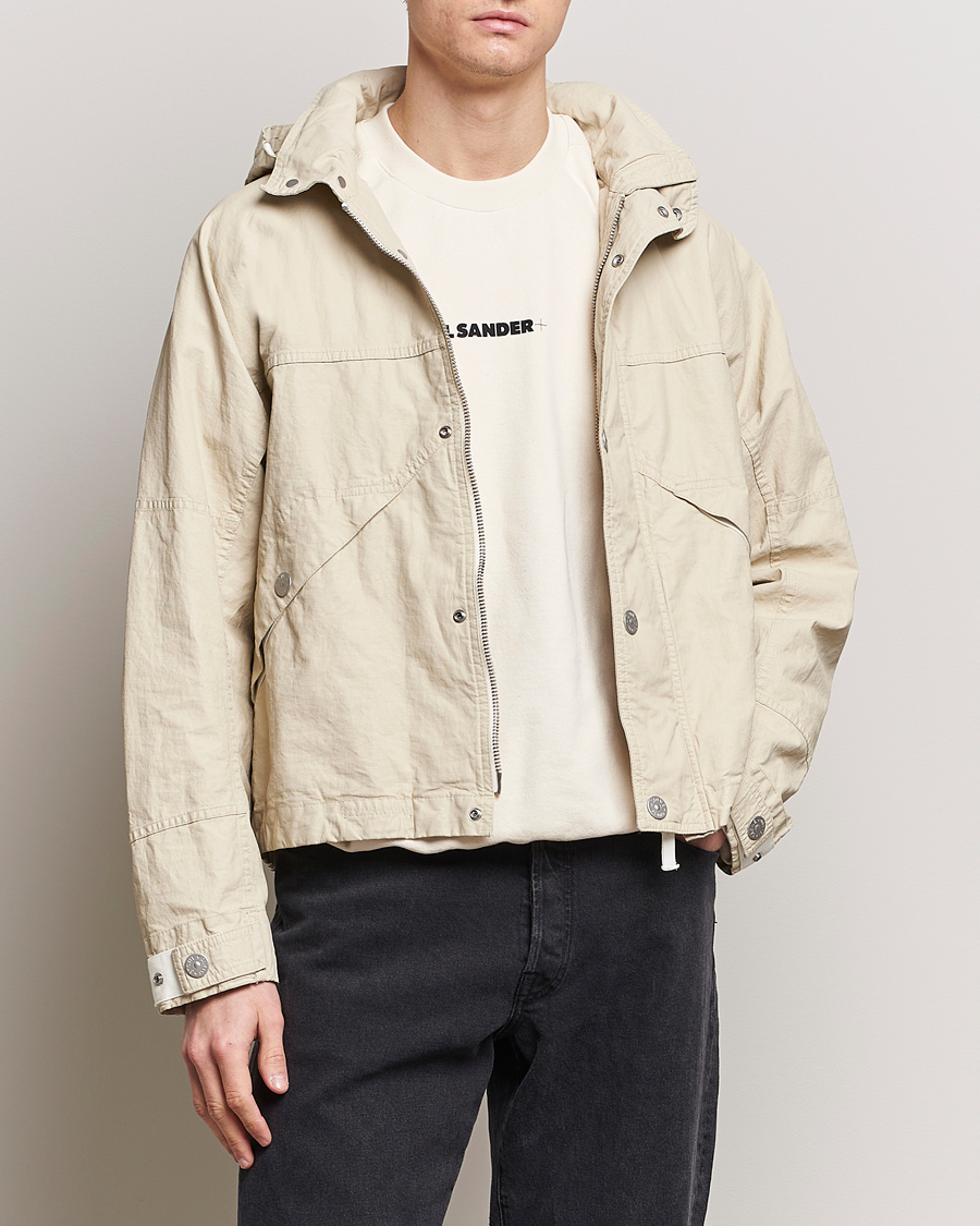 Herr |  | Stone Island | Marina Pleated Linen Hood Jacket Natural Beige