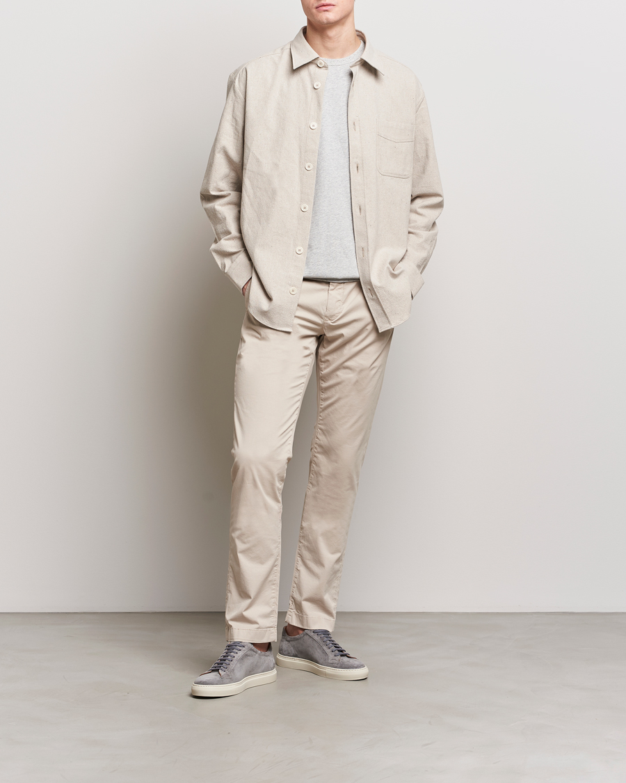 Herr | Byxor | Jacob Cohën | Bobby Cotton Gabardine Chinos Beige