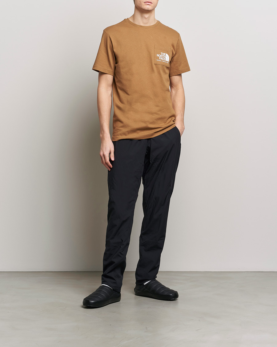 Herr | T-Shirts | The North Face | Berkeley Pocket T-Shirt Utility Brown