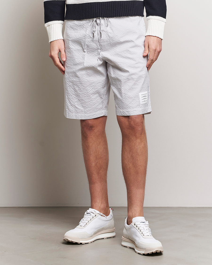 Herr | Contemporary Creators | Thom Browne | Seersucker Drawstring Board Shorts Light Grey