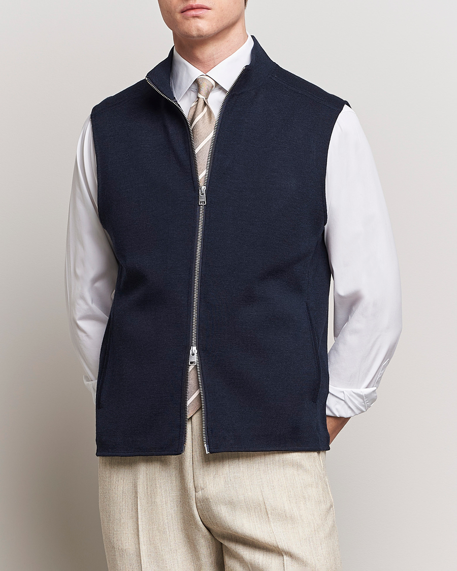 Herr | Realisation | Morris Heritage | Kayden Merino Full Zip Vest Navy