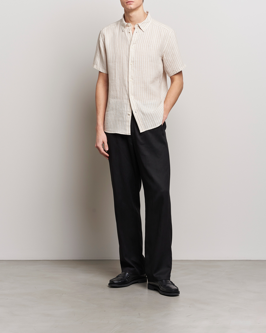 Herr | Skjortor | LES DEUX | Kris Linen Striped Short Sleeve Shirt Sand/Ivory