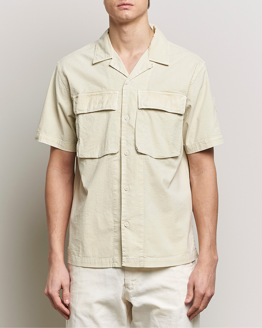 Herr | Best of British | Belstaff | Caster Short Sleeve Seersucker Shirt Beige