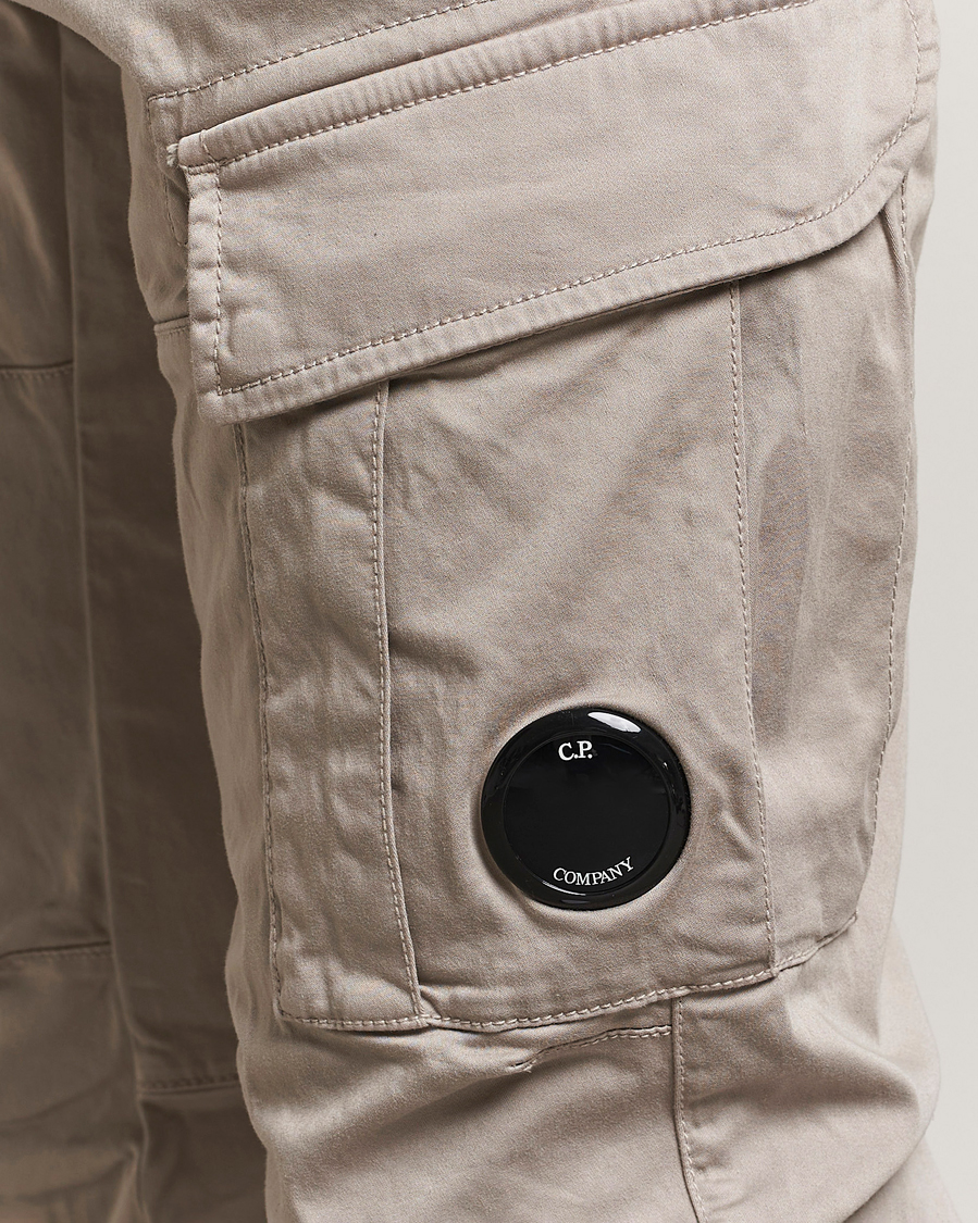 Herr | Byxor | C.P. Company | Satin Stretch Cargo Pants Beige