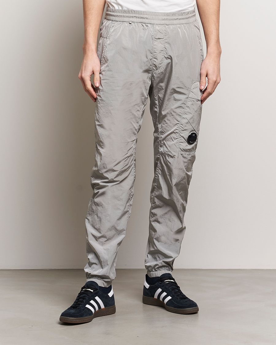 Herr | Avdelningar | C.P. Company | Chrome - R Cargo Lens Trousers Light Grey