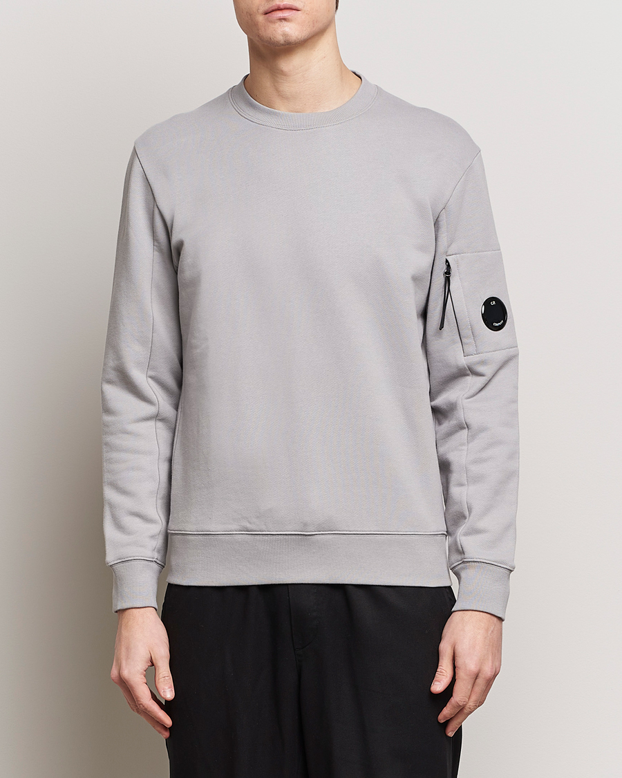 Herr | Kläder | C.P. Company | Diagonal Raised Fleece Lens Sweatshirt Light Grey