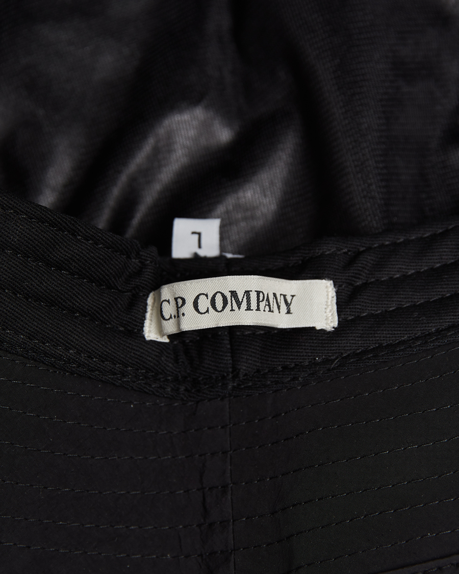 Herr | C.P. Company Chrome R Bucket Hat Black | C.P. Company | Chrome R Bucket Hat Black