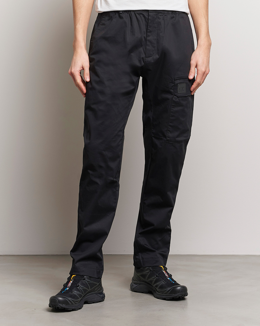 Herr | C.P. Company | C.P. Company | Metropolis Gabardine Stretch Satin Cargo Trousers Black