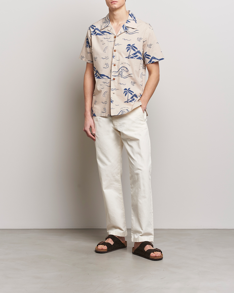 Herr | Skjortor | Nudie Jeans | Arvid Printed Waves Hawaii Short Sleeve Shirt Ecru