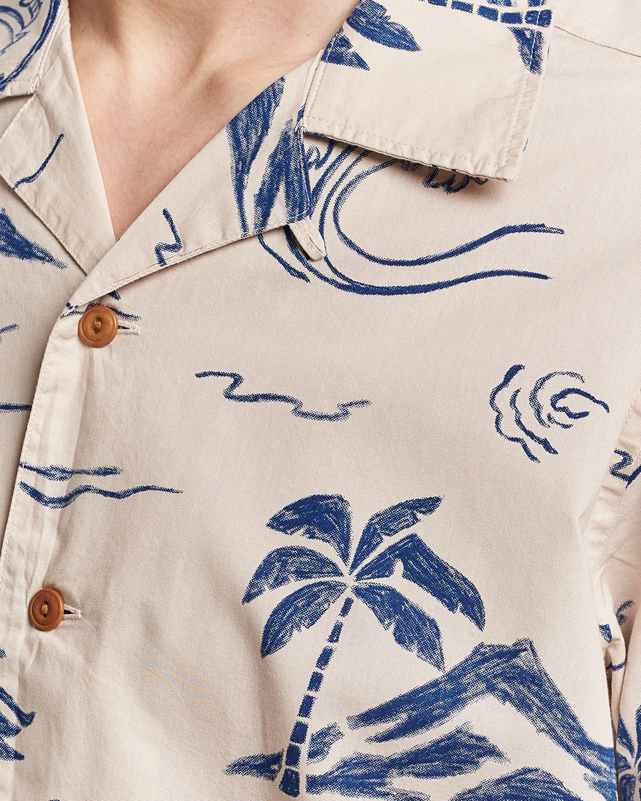 Herr | Skjortor | Nudie Jeans | Arvid Printed Waves Hawaii Short Sleeve Shirt Ecru