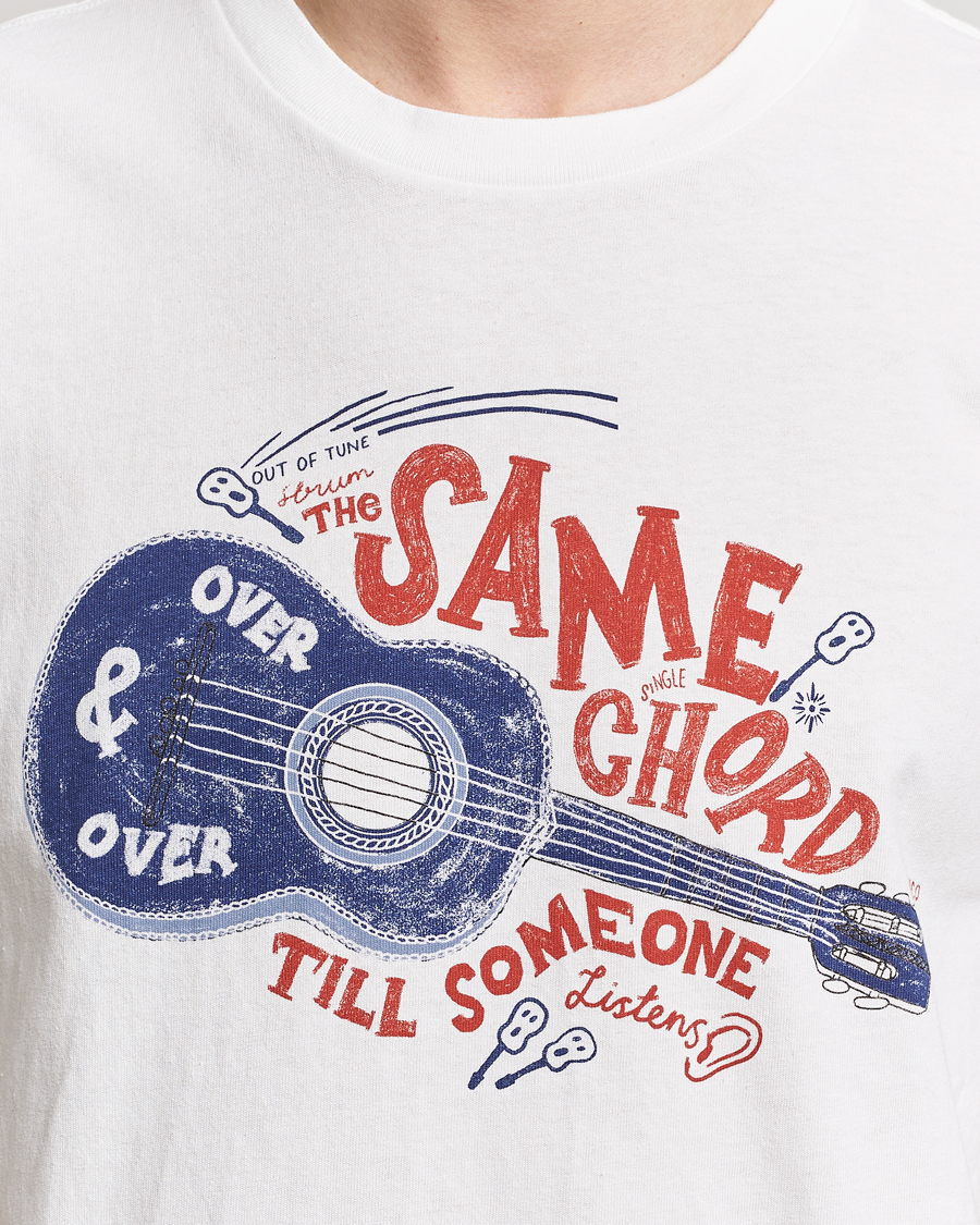 Herr | T-Shirts | Nudie Jeans | Roy Printed Crew Neck T-Shirt Off White