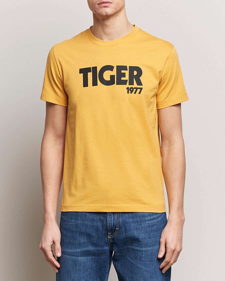 Herr | Business & Beyond | Tiger of Sweden | Dillan Crew Neck T-Shirt Yellow