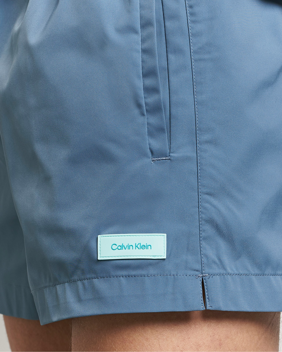 Herr | Badbyxor | Calvin Klein | Logo Drawstring Swimshorts Muted Cerulean