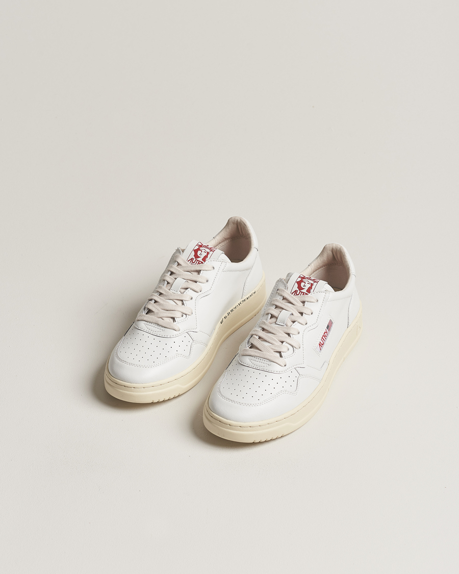 Herr | Autry Medalist Low Leather Sneaker White/Red | Autry | Medalist Low Leather Sneaker White/Red