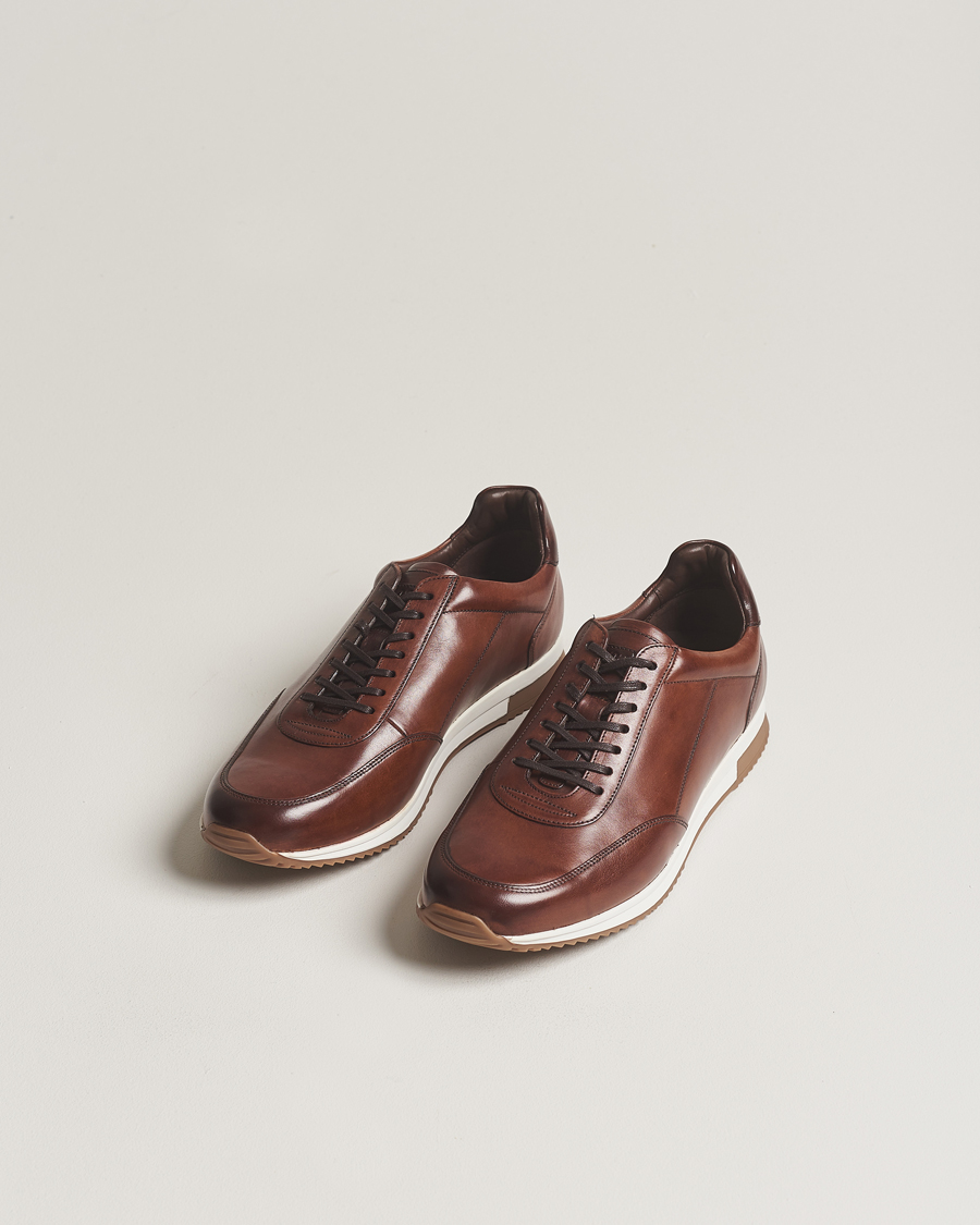 Herr | Sneakers | Loake Shoemakers | Bannister Leather Running Sneaker Cedar