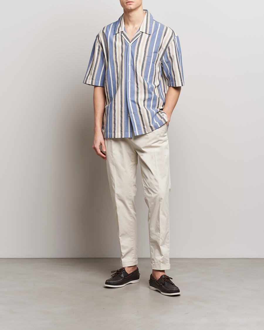 Herr | Skjortor | GANT | Relaxed Fit Wide Stripe Short Sleeve Shirt Rich Blue