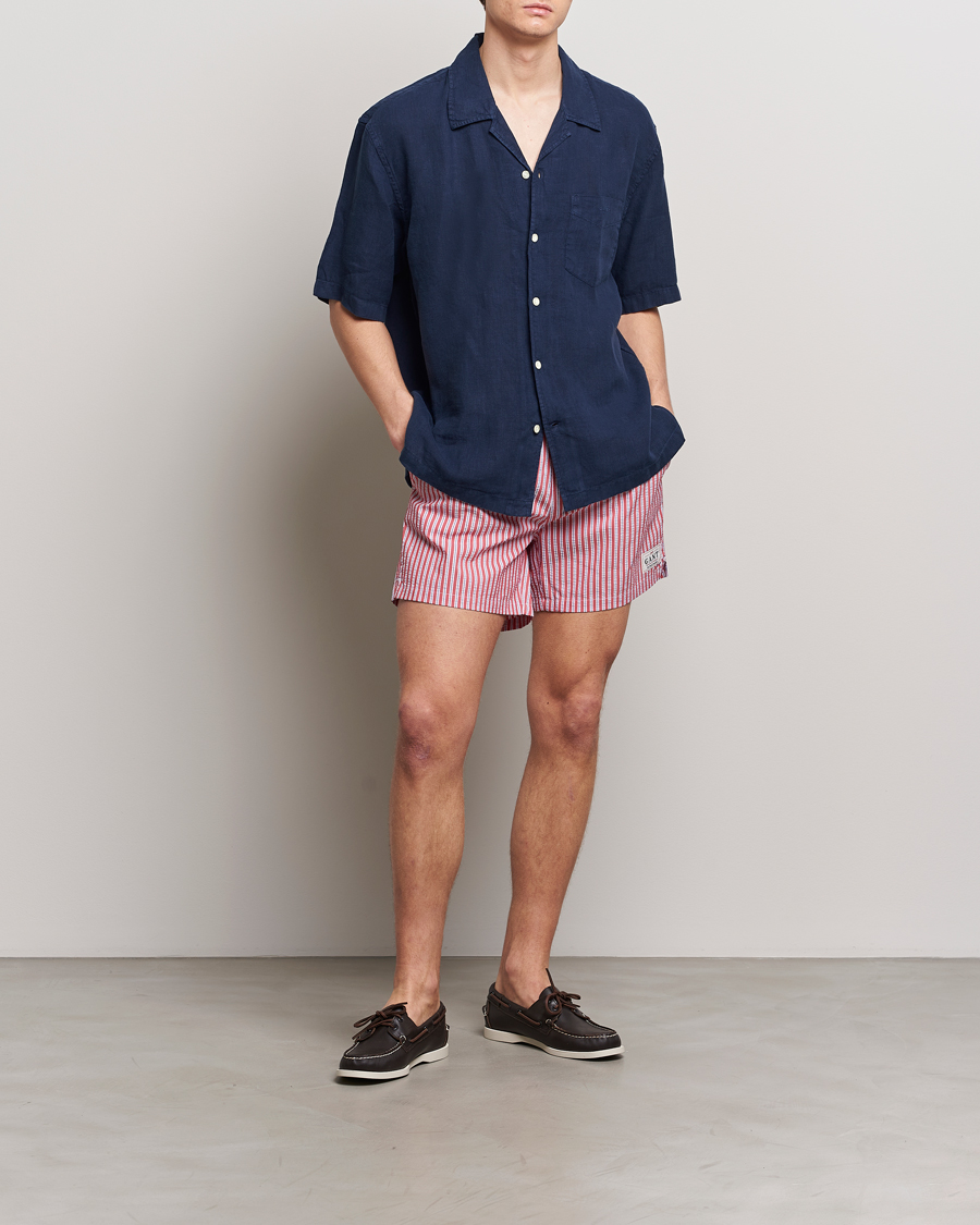 Herr | Badbyxor | GANT | Striped Seersucker Swimshorts Bright Red