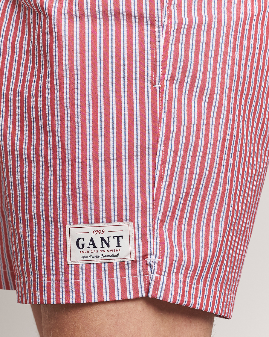 Herr | Badbyxor | GANT | Striped Seersucker Swimshorts Bright Red