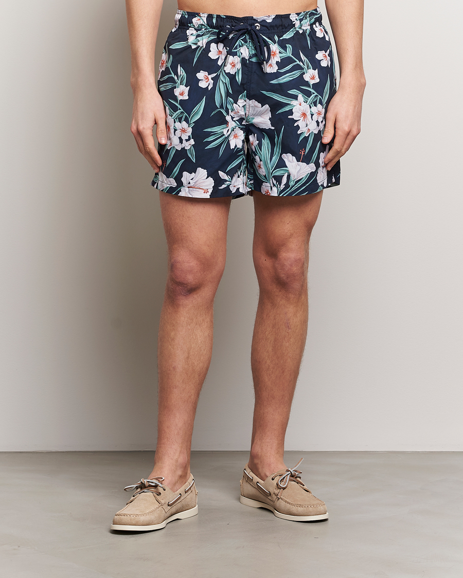 Herr | Badbyxor | Gant | Printed Flower Swimshorts Evening Blue