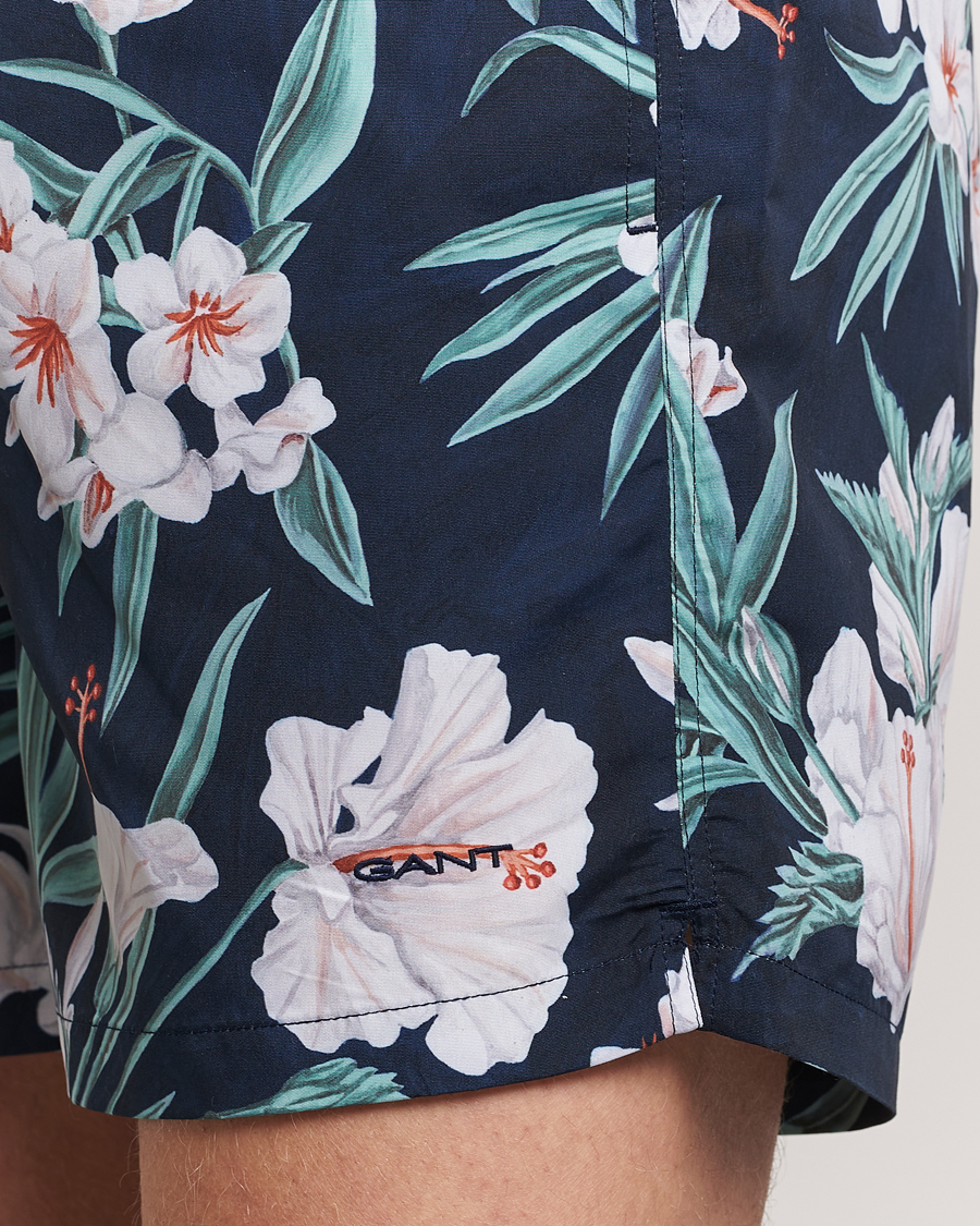 Herr | Badbyxor | GANT | Printed Flower Swimshorts Evening Blue