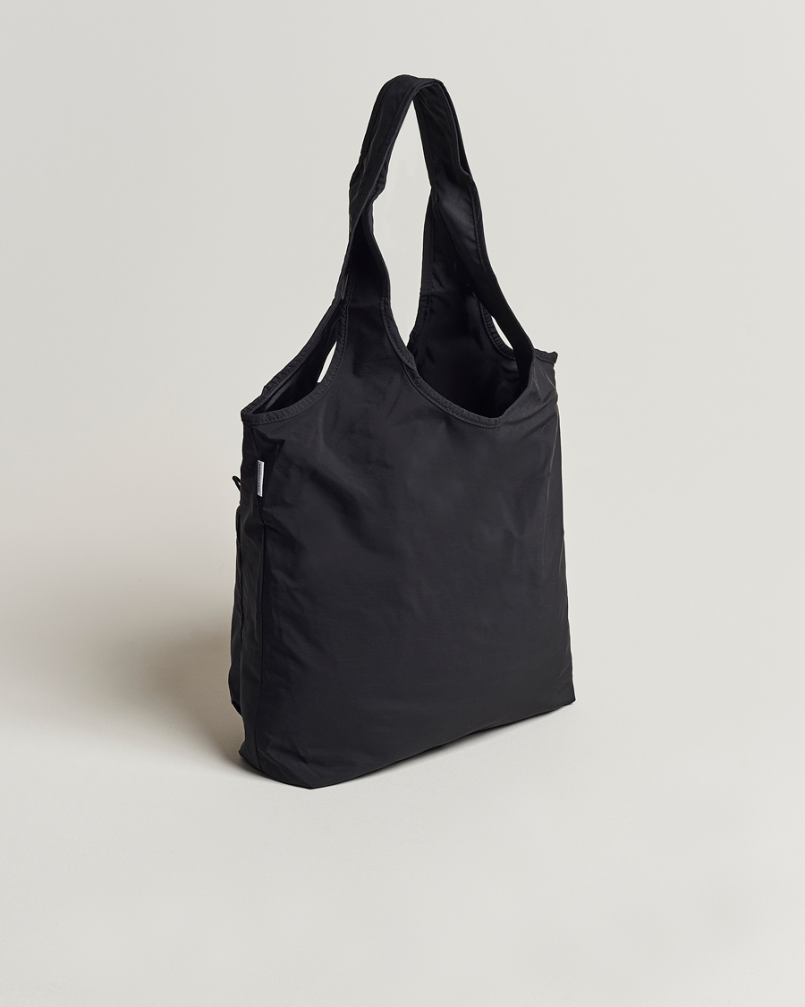 Herr | Väskor | mazi untitled | Nylon Bore Bag Black