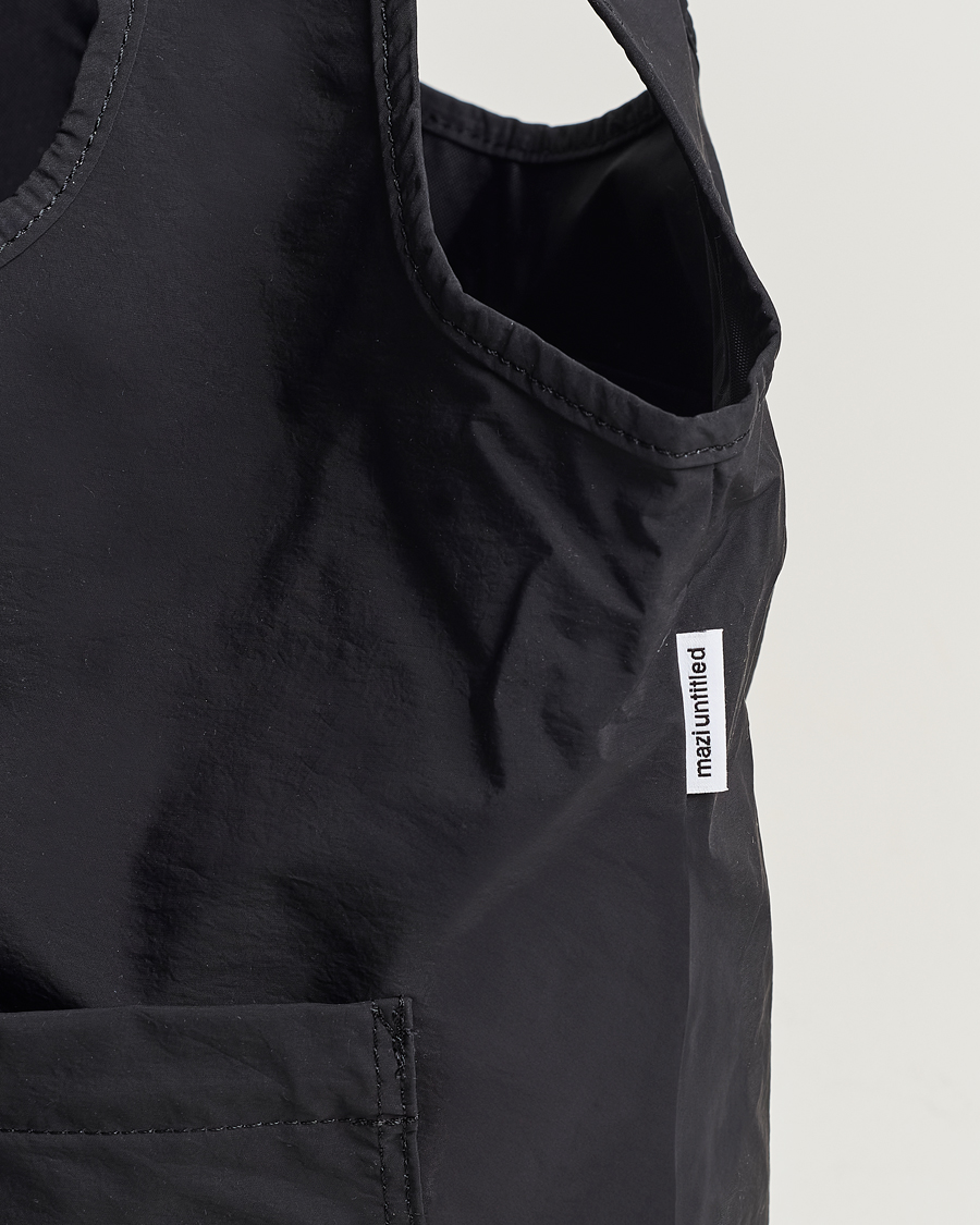 Herr | Väskor | mazi untitled | Nylon Bore Bag Black